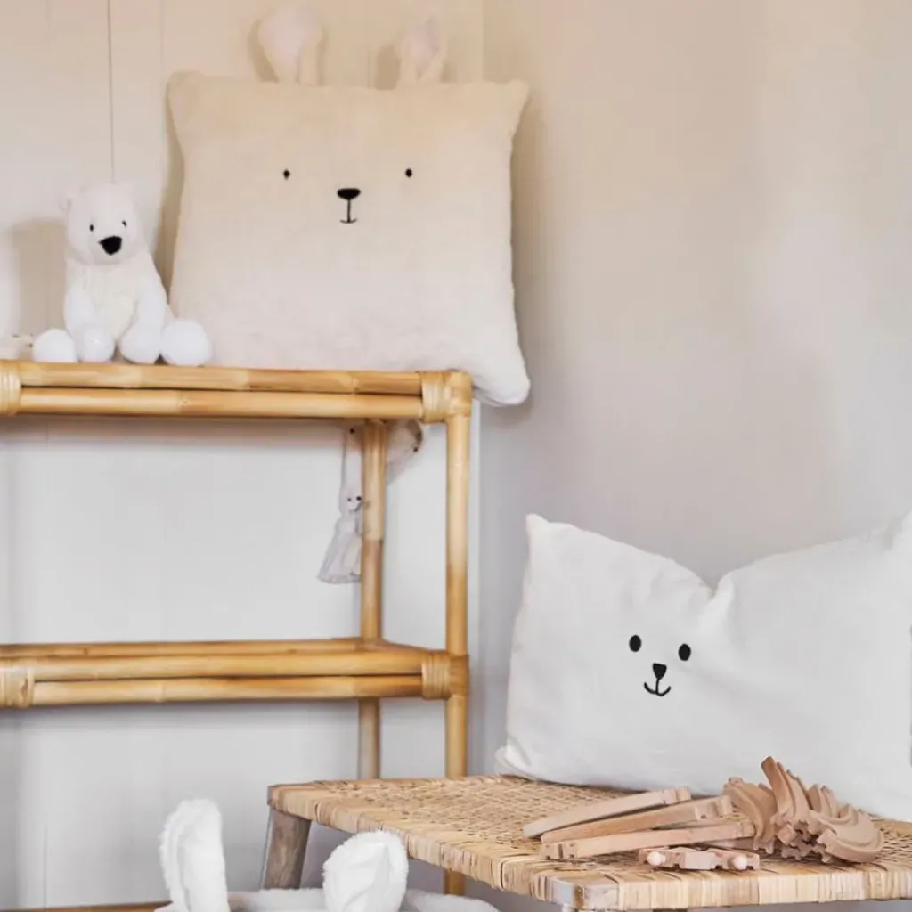 Fabrique de Styles Housse de coussin ourson en velours écru 45x45cm - Songes*Enfant Déco