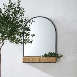 Fabrique de Styles Miroir en fer noir arrondie avec étagere bambou naturel 50.5x70cm - Garden* Miroirs